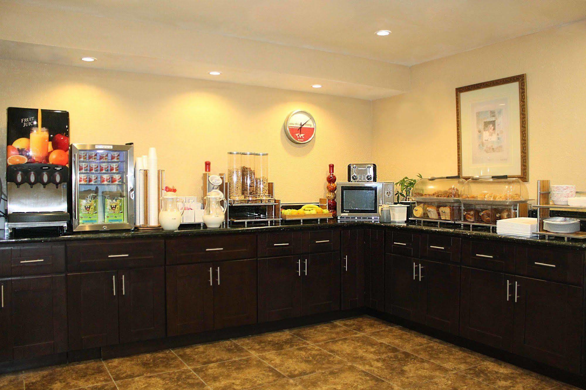 Ramada By Wyndham Near Seaworld / Mission Beach San Diego Zewnętrze zdjęcie