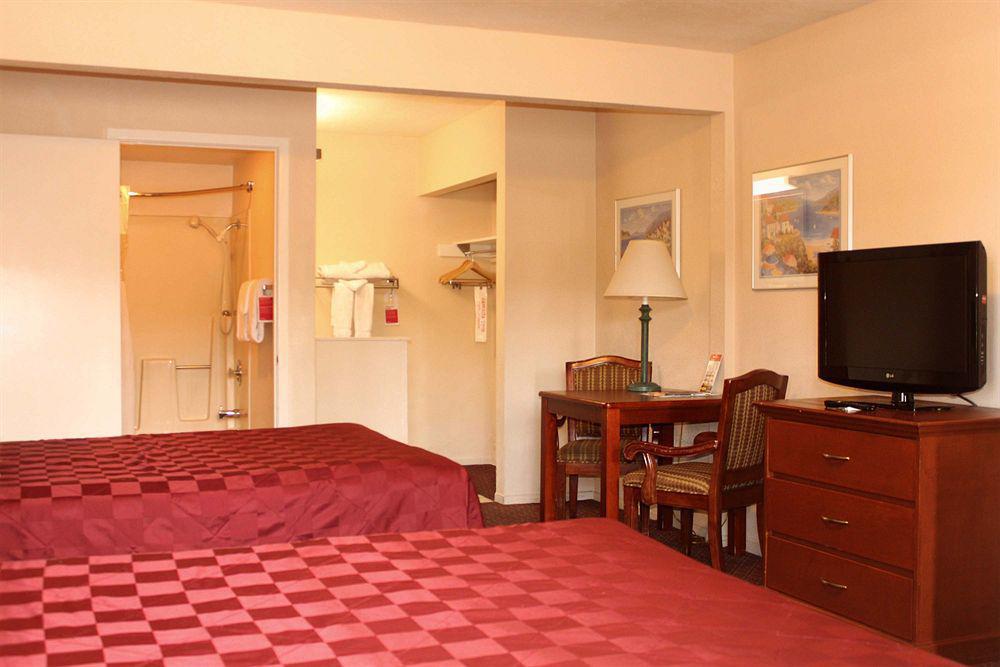 Ramada By Wyndham Near Seaworld / Mission Beach San Diego Zewnętrze zdjęcie