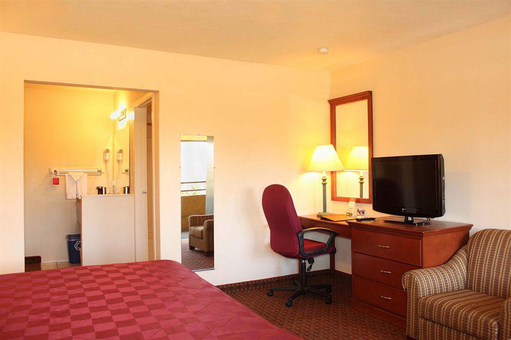 Ramada By Wyndham Near Seaworld / Mission Beach San Diego Zewnętrze zdjęcie